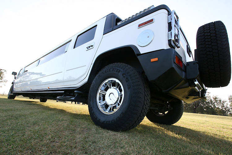 White Stretch Hummer H2 - Melbourne White Stretch Hummer H2 - Melbourne